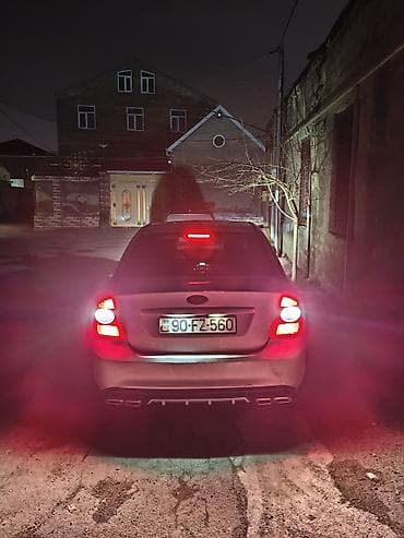 kia optima 2015: Ford Focus sedan – gümüşü rəng, benzinli. Avtomatik ötürücü, ön — 1