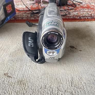 phone 14 pro max: JVC Super VHS (S-VHS-C) videokamera - 25x optik zum, 1000x rəqəmsal — 2