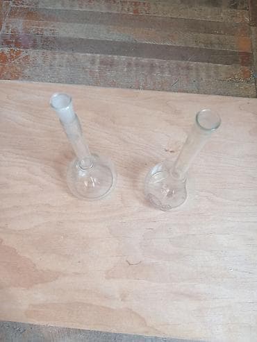Laboratoriya şüşə kolbaları dəsti Tərkib: - Uzun boğazlı, geniş kürə — 5