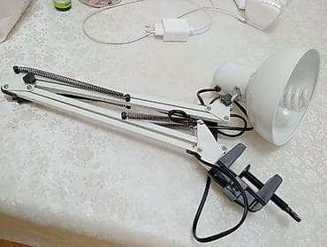 Masaüstü qısqaclı led lampa. - Səthə bərkidilən güclü qısqac: masa