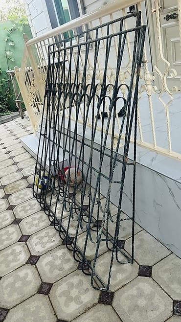 Dəmir pəncərə barmaqlığı - Material: qalınbucaqlı profil və bükülü