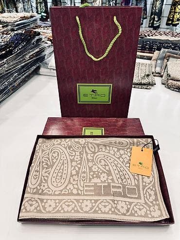 Плащи: Brend şallar – hədiyyə qutusunda - Chanel naxışlı şal: Klassik ikiqat — 10