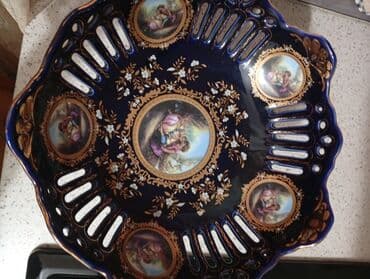 meyve ağacları: Nəfis bəzəkli, tünd göy rəngli bu meyvə qabı, mürəkkəb oyma detalları — 1