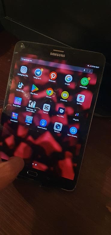Samsung Galaxy Tab S2 planşet. Tek prablemi kameradi oda sistemle at lalafo.az Samsung Galaxy Tab S2 planşet. Tek prablemi kameradi oda sistemle