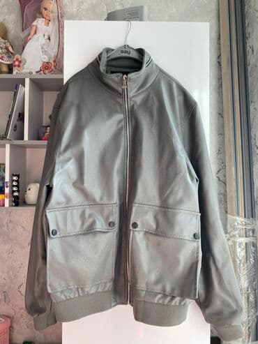 kurtkalar 2021: Boz rəngli kişi/jins unisex üslubunda qısa gödəkcə. Xüsusiyyətlər: - — 1