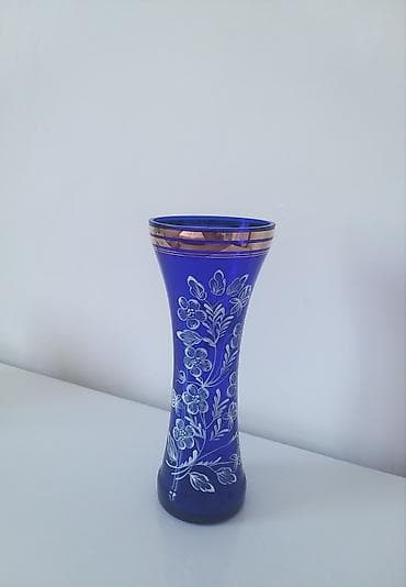 alov gulu: Şüşə vaza — 1