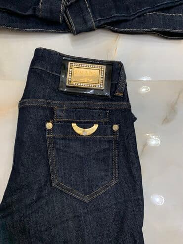 Köynəklər: Razmer M-L…….Qiymet 25 — 2