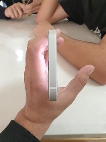 ipad 2 ikinci el: IPhone 12, Белый — 5