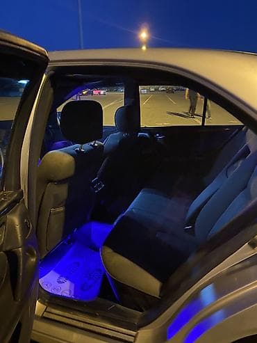 mercedes e class: Mercedes-Benz E-Class: 2.3 l | Sedan — 9