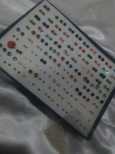 Цепочки: Qutu dəsti – müxtəlif ölçü və rənglərdə qulaq sırğaları (stud/pusqa) at lalafo.az — 1 Цепочки: Qutu dəsti – müxtəlif ölçü və rənglərdə qulaq sırğaları (stud/pusqa) — 1