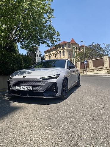 renault logan 2019: Changan Uni-V: 1.5 l | 2024 il 15400 km Sedan — 1