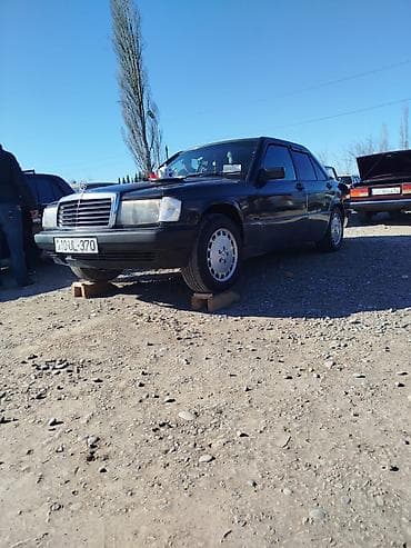 mersedes sükanı: Mercedes-Benz 190 (W201): 2 l | 1990 il Sedan — 6
