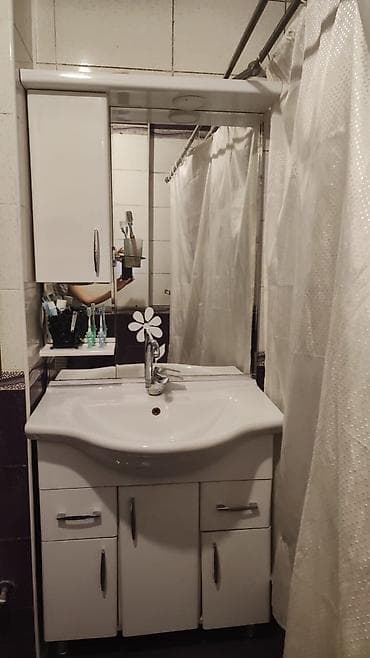 Vanna otağı üçün lavabo və dolab dəsti Ölçülər: - Hündürlük: 1.90 m - at lalafo.az Vanna otağı üçün lavabo və dolab dəsti Ölçülər: - Hündürlük: 1.90 m -