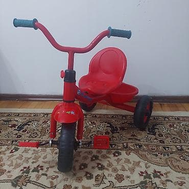 Uşaq üçtəkərli velosipedi – qırmızı rəng Xüsusiyyətlər: - 3 təkərli