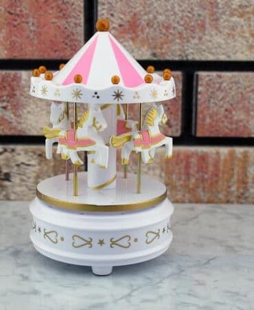 Məhsul: Karusel musiqi qutusu - Dizayn: Klassik karusel formasında
