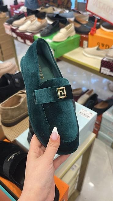 Zümrüd-yaşıl məxmər qadın loafersi - Material: yumşaq məxmər üstlük at lalafo.az Zümrüd-yaşıl məxmər qadın loafersi - Material: yumşaq məxmər üstlük