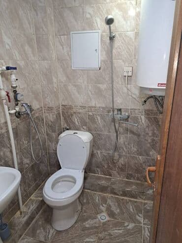 1 комнатная квартира снять: 28 may metrosuna yaxin port bakuya yaxin 5 mertebeli binanın 2-ci — 4