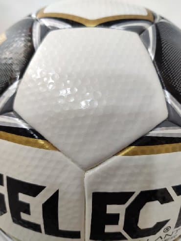 select futbol topu: Top "Select". Made in Thailand. Nömrə 5 və nömrə 4 razmerleri var — 8