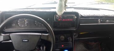 muravey satiram: VAZ 2004 ağ rəng, sedan kuzov. Əsas xüsusiyyətlər: - 1.5–1.6 L — 8