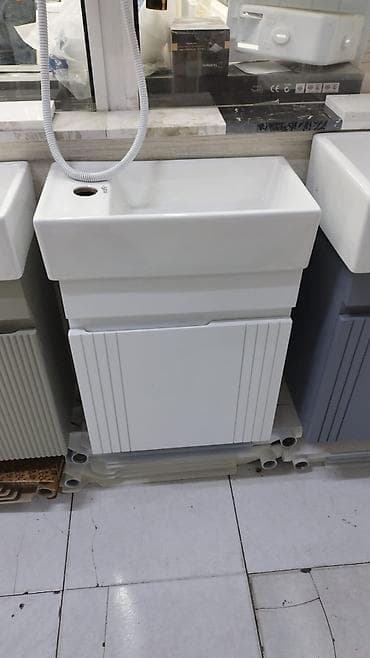 Hamam üçün komodlu lavabo dəsti - Dizayn: Aşağı hissədə saxlamalı