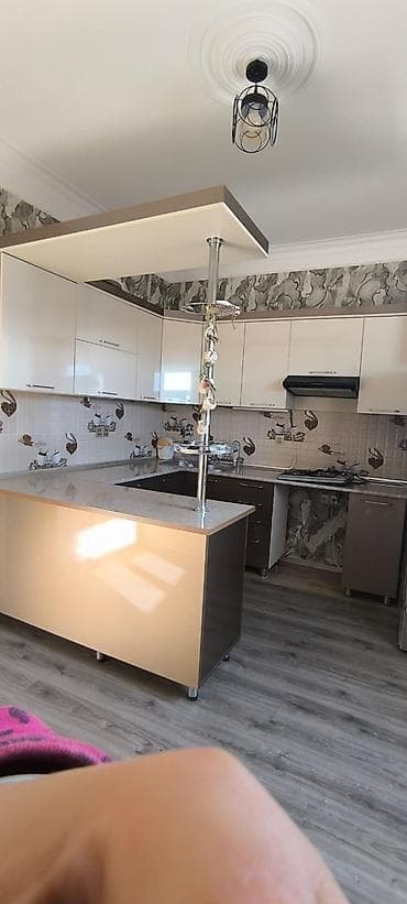 kuxna: Metbex mebeli Qıymet 800 azn Ölçü : 5.80 metr. Uzerinde moyka — 1