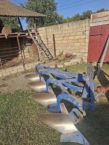 mtz 82 satisi: 14luk kotan satilir çatı yox suvarkası yox sadəcə 12lık alınacaq onun — 1