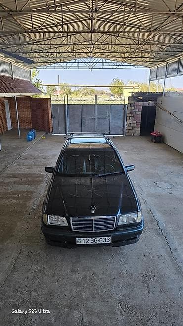 Mercedes-Benz sedan - Korpus: qara rəng, klassik Mercedes radiator lalafo.az -da Mercedes-Benz sedan - Korpus: qara rəng, klassik Mercedes radiator