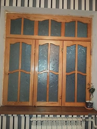 taxta qapilar: Məhsul: Balkon qapısı (2 ədəd) və tək pəncərə Təsvir: - Material — 2
