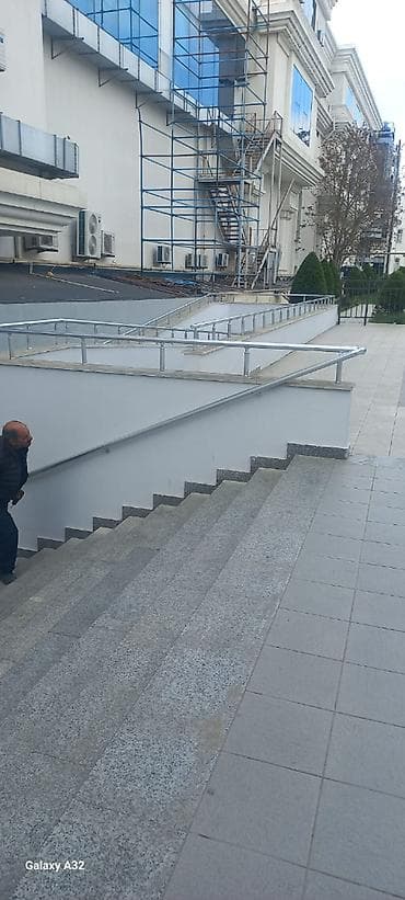 Müxtəlif obyektlər üçün paslanmayan poladdan tutacaqlı pandus və