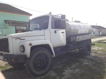 mtz 80 82: Süd daşıyan tanker maşını - Gövdə: Ağ rəngli yük maşını, süt daşıma — 5