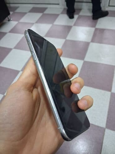 Vertu: IPhone X, Ağ, Face ID — 3