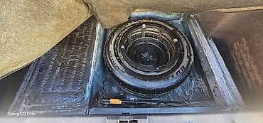 Mercedes-Benz E-Class: 2 l | 1997 il Sedan — 10