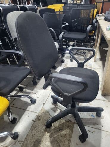 офисные кресла: Ofis kreslilari tekerli,ve tekersiz. ela veziyyetdedirler.hec bir — 10