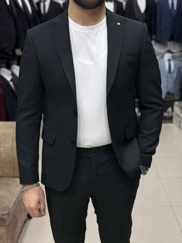 kisi kostyum modelleri: Kişi üçün klassik qara kostyum dəsti - Üslub: slim-fit kəsim, modern — 1