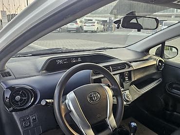 tesla disk: Toyota Aqua (hibrid) – ağ rəng, 5 qapılı hetçbek. Texnologiya və — 3