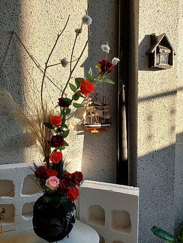 Dekorativ süni güllər kompozisiyası – vaza ilə Instagram — 1