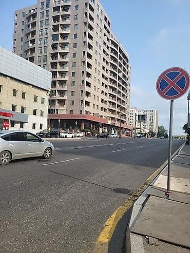 Kirayə mənzillər: Abu Arenanın binasında 3 otaqlı menzil.157 kv.2 sanuzeli var.Merkəzi — 3