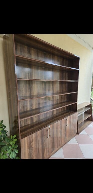 qoz sındıran: Ağac tş görünüşlü mebel komplekti.ş Tərkibi: - Geniş iş masası: üst — 5