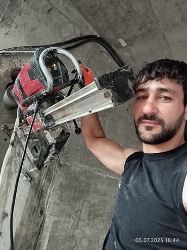 malyar işi: Səssiz tozsuz səliqəli kəsim. Beton katlavan monolit kubik — 24