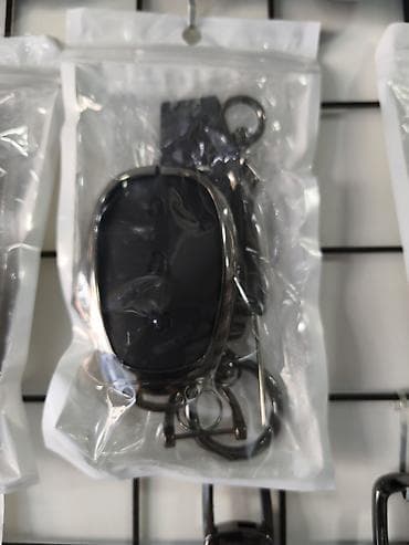 Avtomobil açarı üçün qoruyucu örtük və asqı dəsti - Material: möhkəm