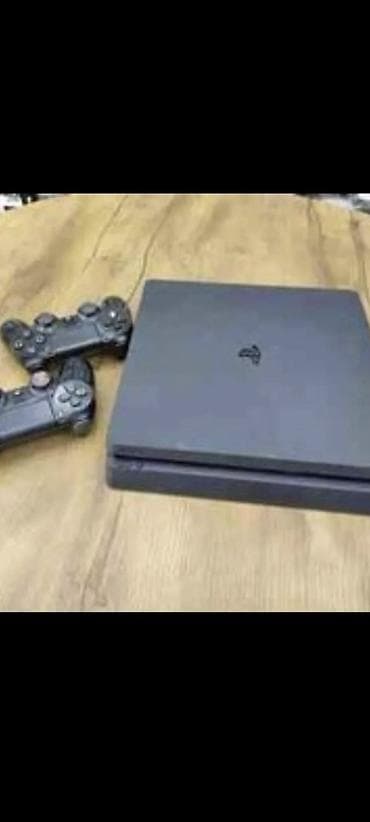 PlayStation 4 Slim oyun konsolu tecili satilir - Kompakt, mat qara