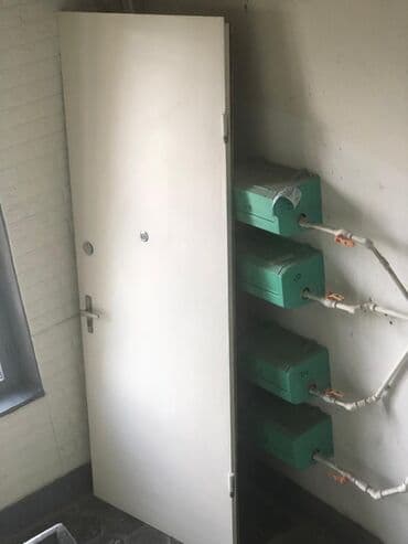 Mənzil üçün İşlənmiş Giriş qapısı Glazok ilə, Ünvandan götürmə