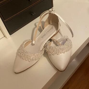 40 razmer Gelin ayaqqabisi. Cemi 1 defe toyumda geyinmishem
