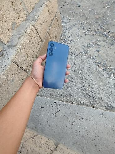 Mavi rəngli smartfon telefon zavod telefondu kirididə bağlanıb sonu