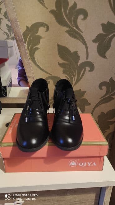 ağ ayaqqabı: Qadın ayaqqabıları – 2 model 1) Bej rəngli, parlaq laklı klassik — 7