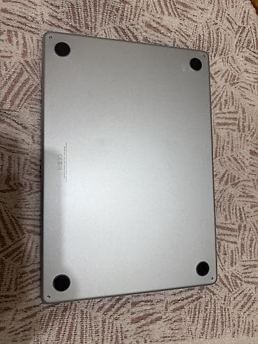 apple klaviatura: Apple MacBook (gümüşü rəng) Əsas xüsusiyyətlər: - Korpus: alüminium — 2