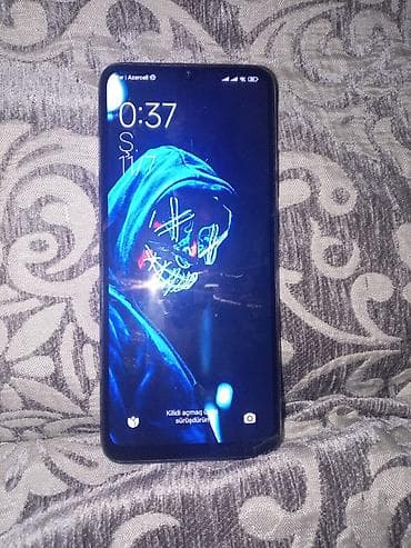 Redmi smartfon - Ekran: Tam ekran, damla formalı ön kamera çıxıntısı