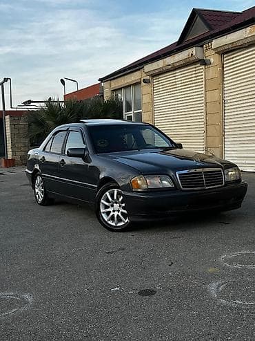 range rover 1999: Mercedes-Benz 200: 2 l | 1995 il Sedan — 2