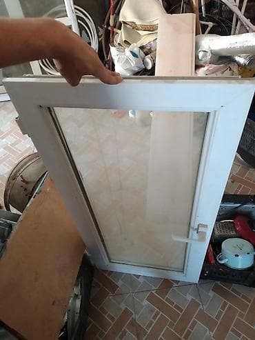 plasdik qapi: PVC pəncərə və qapı dəsti - Ağ rəngli PVC profildən hazırlanmış bir — 3