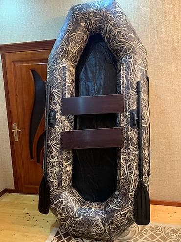 traktor su cəni: İki ədəd şişmə qayıq təklif olunur. Bir qayıq kamuflaj rəngdədir — 4